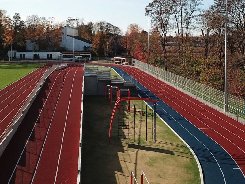 Running track and outdoor calisthenics area at Atletiekpark Den Heurk in Overijse